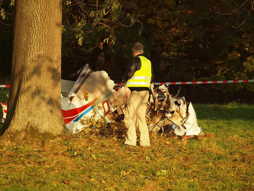 Kleinflugzeug abgestuerzt Sankt Augustin Meindorf P143.JPG